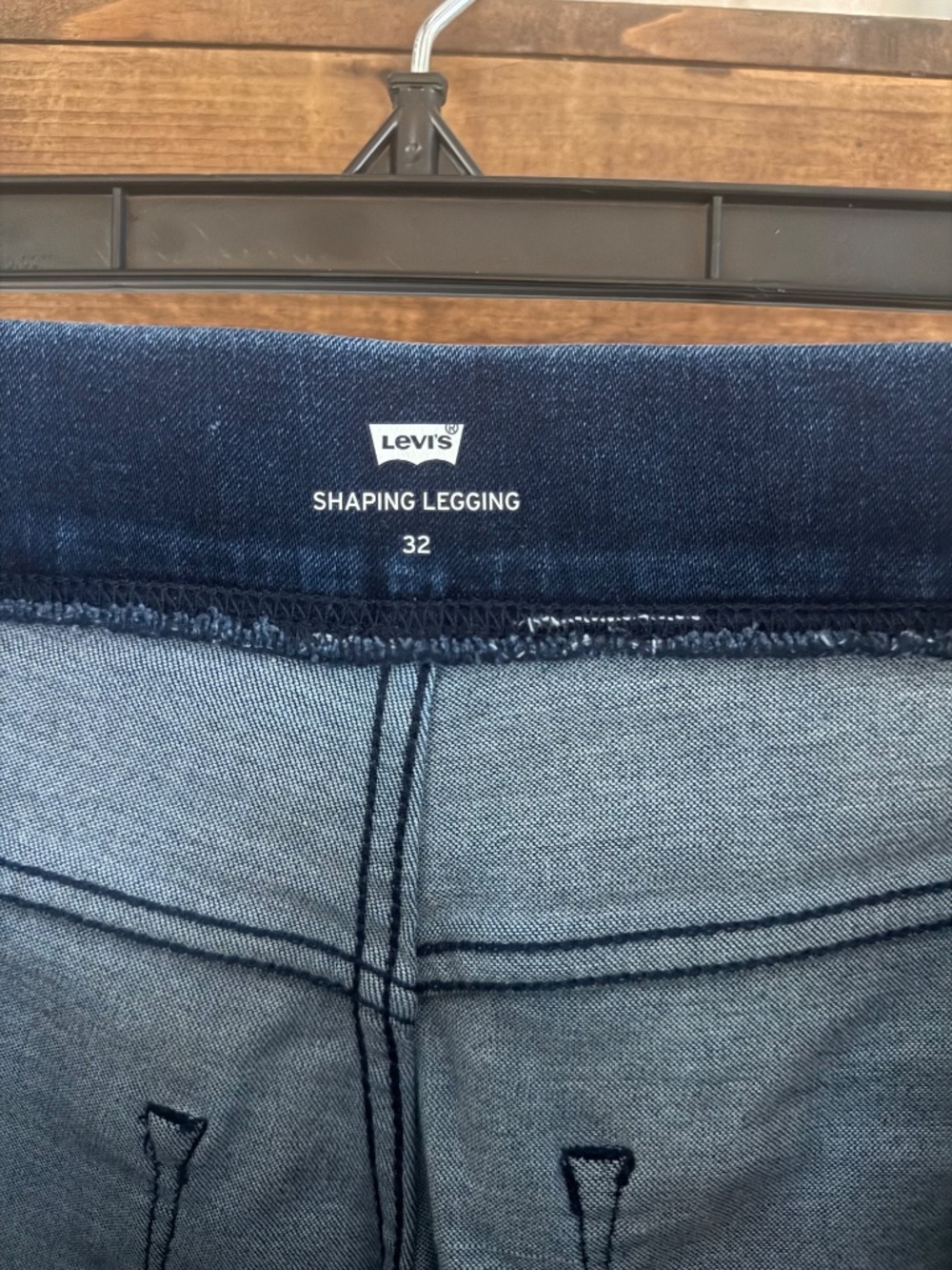 Levi's Women’s Shaping Leggings - 32x30 (Large) - Picture 3 of 4